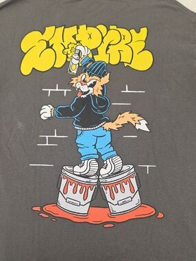EMPYRE Graphic Cat Spray Paint Tee in Charcoal and Yellow•Medium!